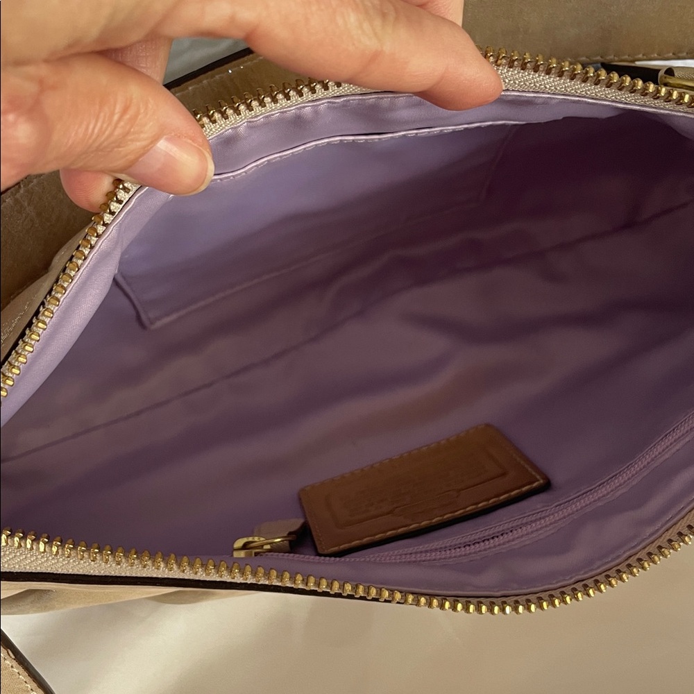 Coach Shimmery Cream Leather Shoulder Bag with Gold Hardware - Picture 10 of 10